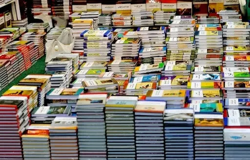 الحكومة تكشف موقفها من الزيادة المرتقبة في أسعار الدفاتر والكتب المدرسية (فيديو)