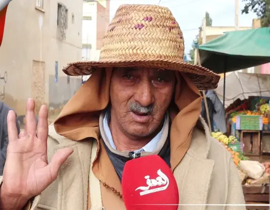 بائعو الخضر والفواكه بسبع عيون يطالبون بسوق يعرضون فيه سلعهم (فيديو)