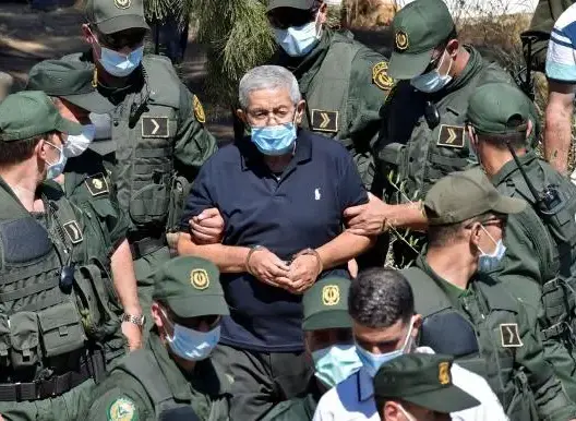 أويحيى: تلقيت عشرات سبائك الذهب من أمراء خليجيين وبعتها في السوق السوداء