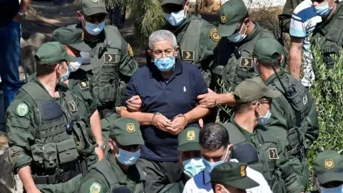 أويحيى: تلقيت عشرات سبائك الذهب من أمراء خليجيين وبعتها في السوق السوداء