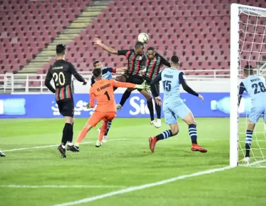 الجيش الملكي يحافظ على مركزه الثالث بتعادله سلبا أمام المغرب الفاسي