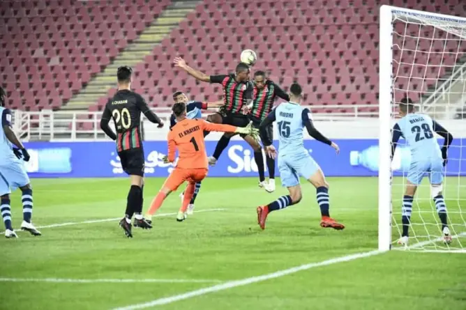الجيش الملكي يحافظ على مركزه الثالث بتعادله سلبا أمام المغرب الفاسي