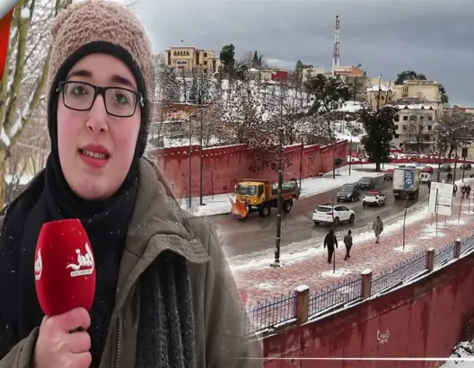 الثلوج تنعش السياحة بالحاجب.. وانبهار سكانها وزوارها بجمال البياض (فيديو)