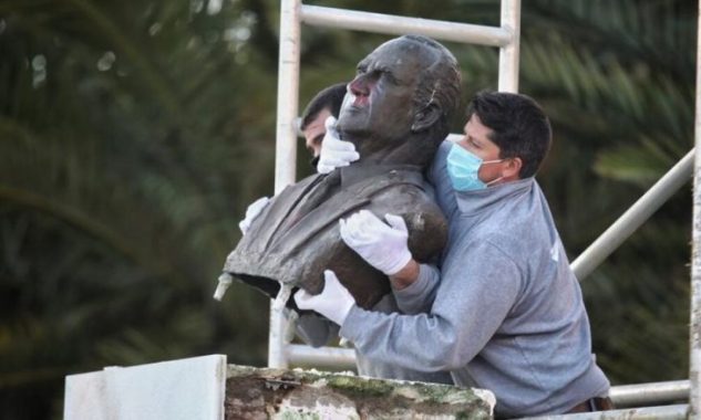إسبانيا تشرع في إزالة تماثيل الملك خوان كارلوس وإلغاء اسمه من شوارع المدن