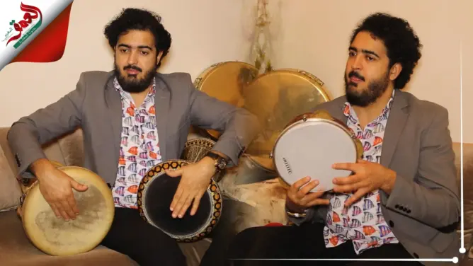شاهد الفنان المغربي عنتري يعزف على مجموعة من آلات الإيقاع الموسيقي (فيديو)