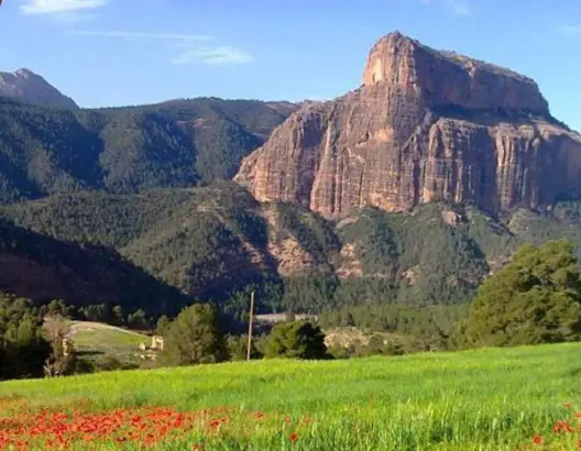 جبل شبيه بالكنيسة.. اكتشف جمال المغرب في رحلة إلى أمسفرن