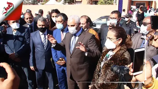 بعد تأخره .. وزير الصحة لصحافيين بمراكش: سمحو ليا وإيلا مبغيتوش شغلكم هذاك (فيديو)