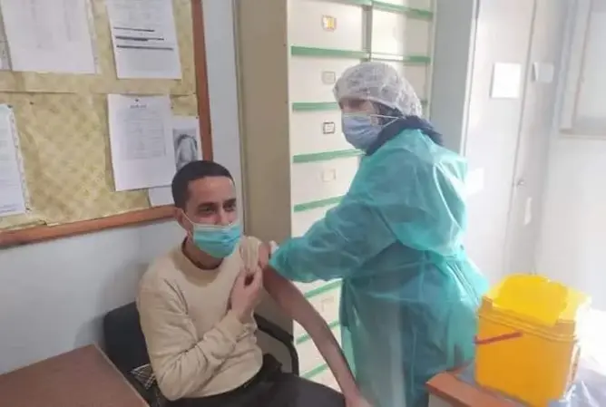 حملة تلقيح الجسم التعليمي ضد كورونا تتواصل بجهة فاس مكناس