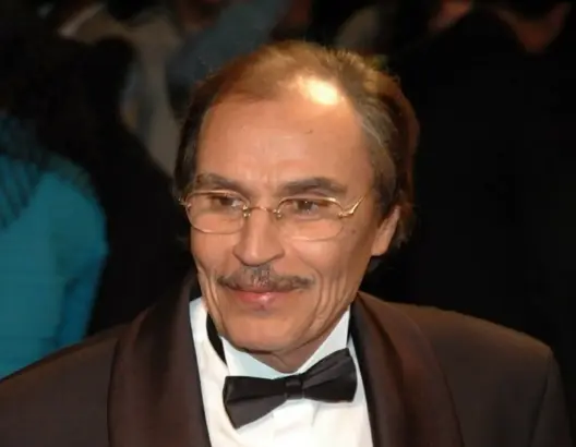 عزت العلايلي
