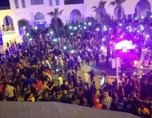 احتجاجات الفنيدق تخلف إصابات في صفوف الأمن والمتظاهرين