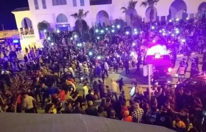 احتجاجات الفنيدق تخلف إصابات في صفوف الأمن والمتظاهرين