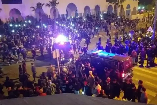 احتجاجات الفنيدق تخلف إصابات في صفوف الأمن والمتظاهرين