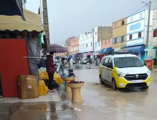 قطرات مطرية تُغرِق طرقات المنتجع السياحي العالمي “أورير” قرب أكادير