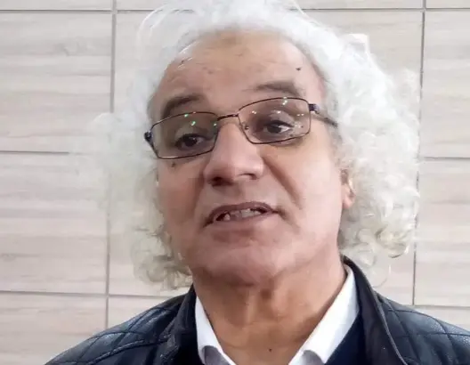 صديقي يريد أن يصبح مغنيا أو لاعبا
