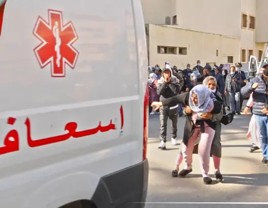 دموع وصراخ .. سلا تودع ضحايا “مجزرة حي الرحمة” في موكب جنائزي مهيب (فيديو)