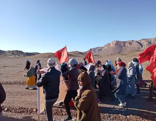 عشرات الشباب يواصلون الاحتجاج طلبا لفرص شغل بمنجم نواحي زاكورة (صور)