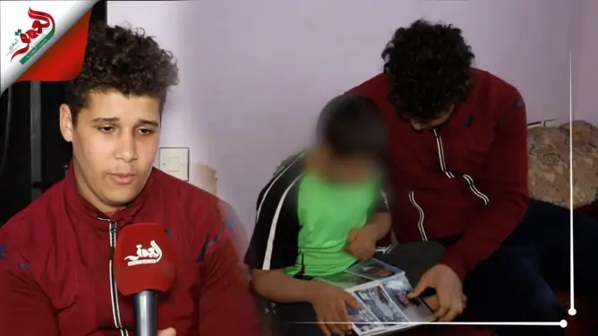 والداه توفيا وشقيقه يعاني التوحد.. زكرياء يعيش اليتم ويطالب بعمل للعيش (فيديو)