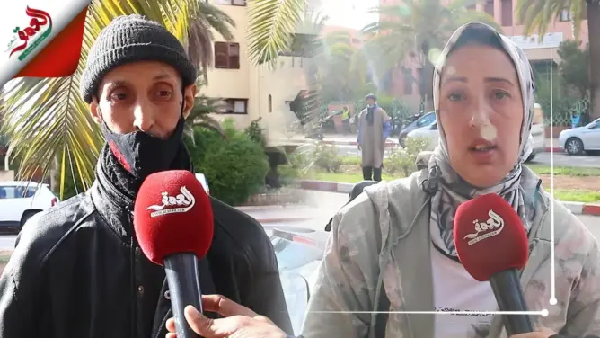 احتجاج عمال النظافة والبستنة بالمستشفى العسكري بمراكش بعد طردهم من العمل (فيديو)