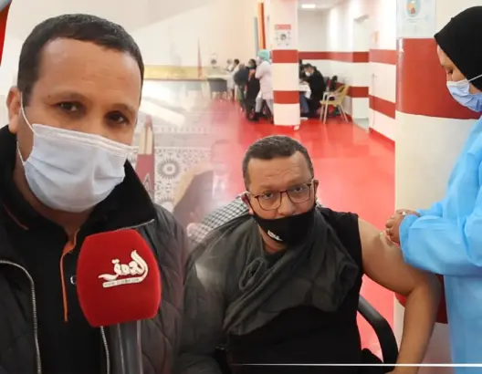 التلقيح متواصل بالمغرب .. أساتذة التعليم الخصوصي بسلا يتلقون الجرعة الأولى من اللقاح (فيديو)