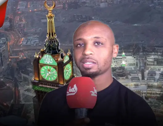 ارتفاعها يفوق 600 متر.. مغربي يدخل إلى قلب أكبر ساعة في العالم بالحرم المكي (فيديو)