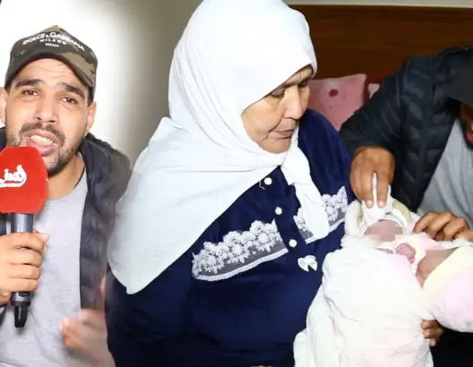 “ابتهال وابتهاج”.. توأم سيامي بقلب واحد في حاجة لعملية جراحية معقدة ومكلفة (فيديو)
