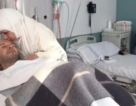 والدة مغربي في غيبوبة منذ سنوات بسبتة تنفي إدعاءات منح ابنها الإقامة
