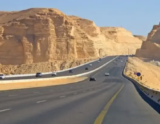 أشغال الطريق السريع “تيزنيت الداخلة” تتجاوز %80.. ودراسات ميناء الداخلة تصل مراحلها النهائية