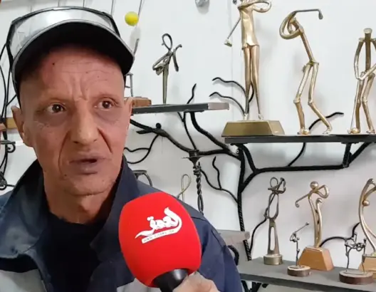 سمير.. حداد من أزمور يبدع في تحويل متلاشيات المعادن إلى مجسمات فنية
