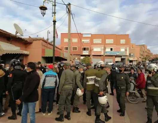القوات العمومية تمنع نشطاء من إحياء ذكرى “20 فبراير” بدمنات