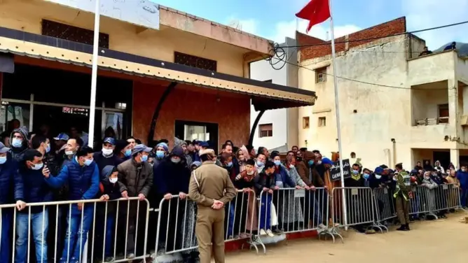 انتقادات لسلطات شفشاون بعد “خرقها” حالة الطوارئ أثناء زيارة العامل لمنطقة قروية (صور)