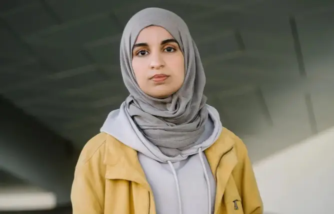 المغربية كوثر بوشالخت .. أول نائبة محجبة تدخل البرلمان الهولندي