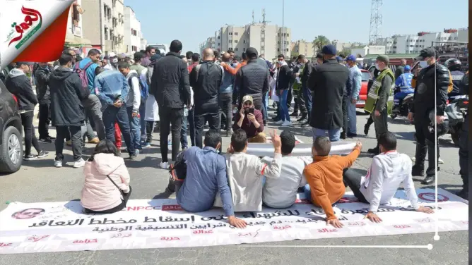أساتذة “التعاقد” بالبيضاء يحتجون بقوة ضد تعنيف زملائهم بالرباط ويرفعون شعار لابديل عن الإدماج (فيديو)