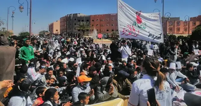 لليوم الثاني على التوالي .. الأساتذة يصعدون ضد أمزازي ويشلون المؤسسات التعليمية