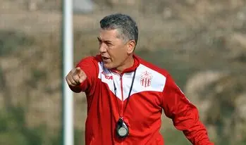 المدرب التونسي “شبيل” يكشف لـ”العمق” حقيقة إقالته من تدريب حسنية أكادير