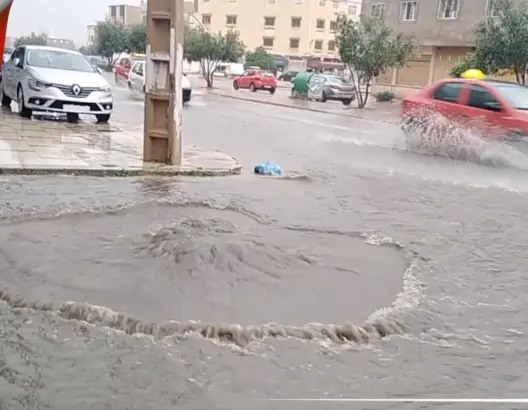 زخات مطرية تُغرق شوارع وجدة وتفضح بنيتها التحتية وتخوف من سيناريو تطوان