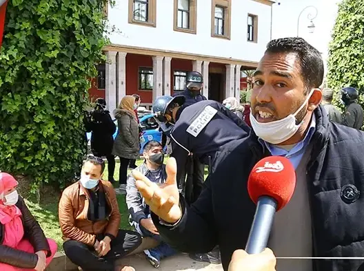الدكاترة المعطلين يحتجون أمام البرلمان والأمن يتدخل لفض الاحتجاج (فيديو)