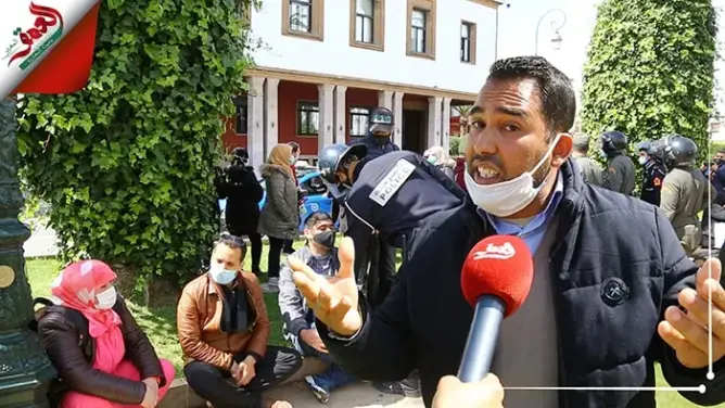 الدكاترة المعطلين يحتجون أمام البرلمان والأمن يتدخل لفض الاحتجاج (فيديو)
