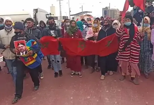 في يومهن العالمي .. قرويات بميدلت يحتجن مشيا على الأقدام طلبا لفك العزلة