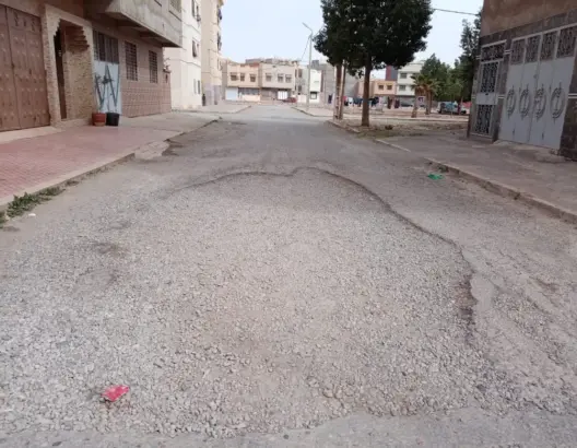 بعد تشييده منذ ربع قرن.. ساكنة البستان بوجدة تشتكي إهتراء الطرقات وغياب المرافق العمومية