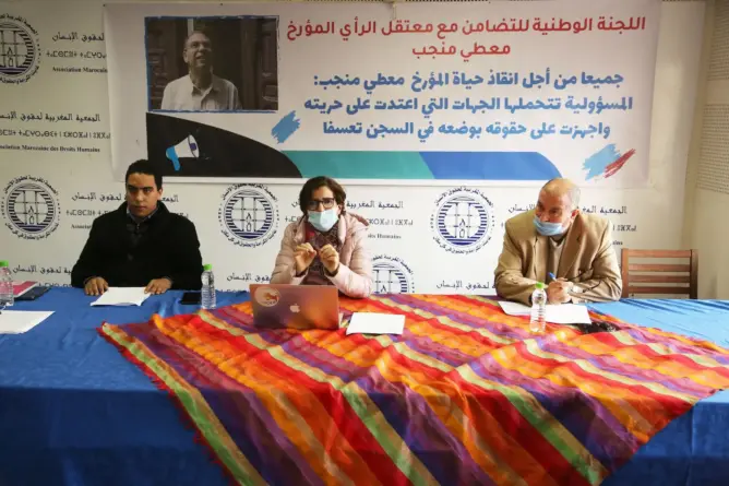 “لجنة التضامن”: حياة منجب في خطر ونطالب بلجنة مستقلة لمتابعة وضعه الصحي (فيديو)