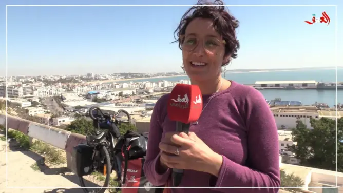 الرَّحالة “نورا”.. موظفة ورياضية احتفلت بعيد المرأة من فوق سرج دراجتها وحلمها جولة عالمية (فيديو)