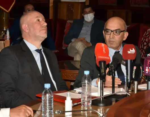 فريقا المصباح بالبرلمان يكشفان موقفهما من قانون “الكيف” وتجميد بنكيران لعضويته