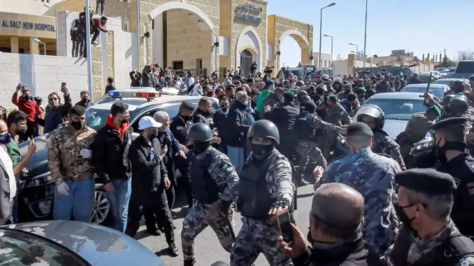 توقيف 5 مسؤولين على خلفية قضية نقص الأوكسجين بمستشفى بالأردن