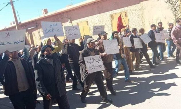 تواصل احتجاجات مزارعي العرجة بفجيج ضد محاولات اقتطاع أراضيهم من طرف الجيش الجزائري