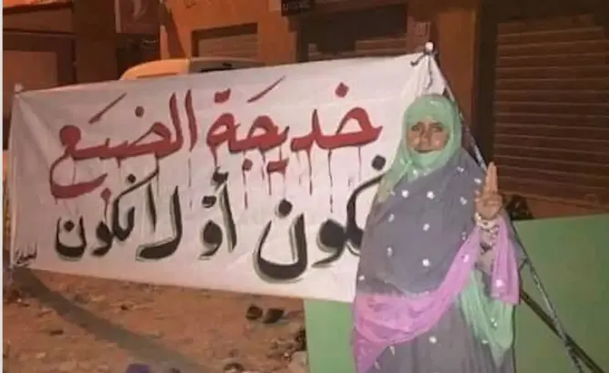 أم لطفلين.. مربية للتعليم الأولي تعتصم بشوارع آسا وحقوقيون يدخلون على الخط
