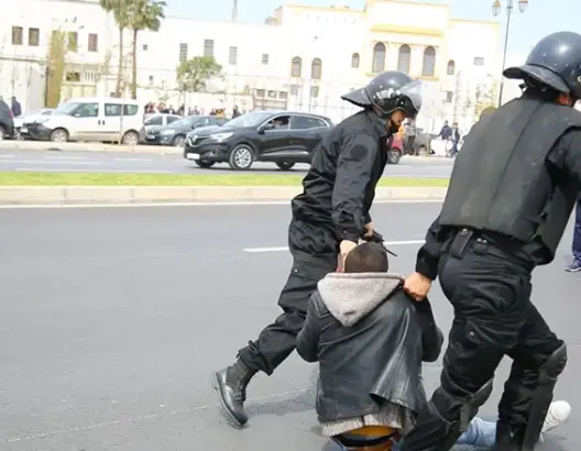 نقابات تعليمية تدعو لإضراب وطني ووقفات احتجاجا على المس بـ”كرامة الأساتذة”