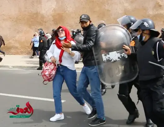 حملة تضامن واسعة مع الأساتذة.. والآلاف يدوِّنون: “protect teachers in morocco” (فيديوهات وصور)