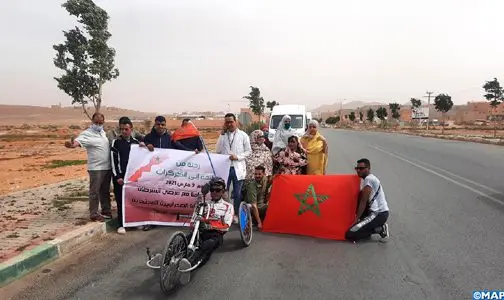 رغم الإعاقة.. رياضي مغربي يتجه للكركرات تضامنا مع مرضى السرطان ومحتجزي تندوف