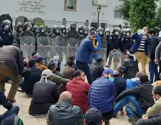 “حاملو الشهادات” يعودون للإضراب ويهددون بمقاطعة الامتحانات الإشهادية