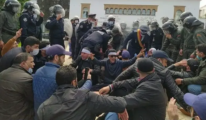 بعد 5 أيام من الاحتجاج.. “حاملو الشهادات” يقررون العودة للرباط الأسبوع المقبل (صور)